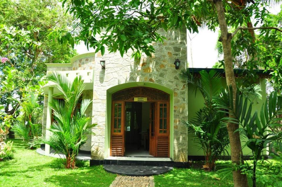 Hotel Sobana Lake Front Udawalawe Exterior foto