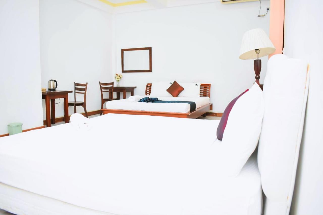 Hotel Sobana Lake Front Udawalawe Exterior foto