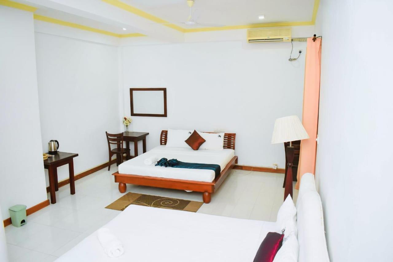 Hotel Sobana Lake Front Udawalawe Exterior foto