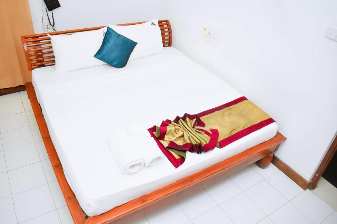 Hotel Sobana Lake Front Udawalawe Exterior foto