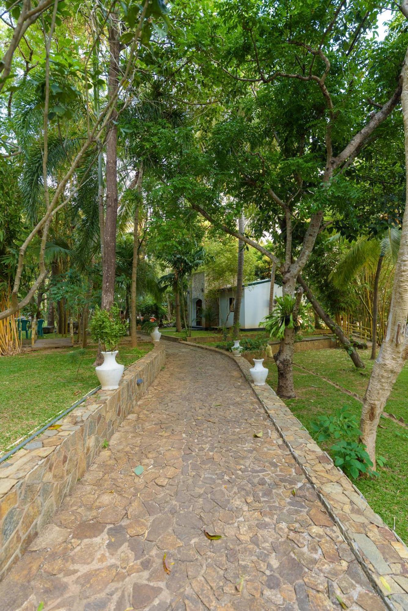 Hotel Sobana Lake Front Udawalawe Exterior foto