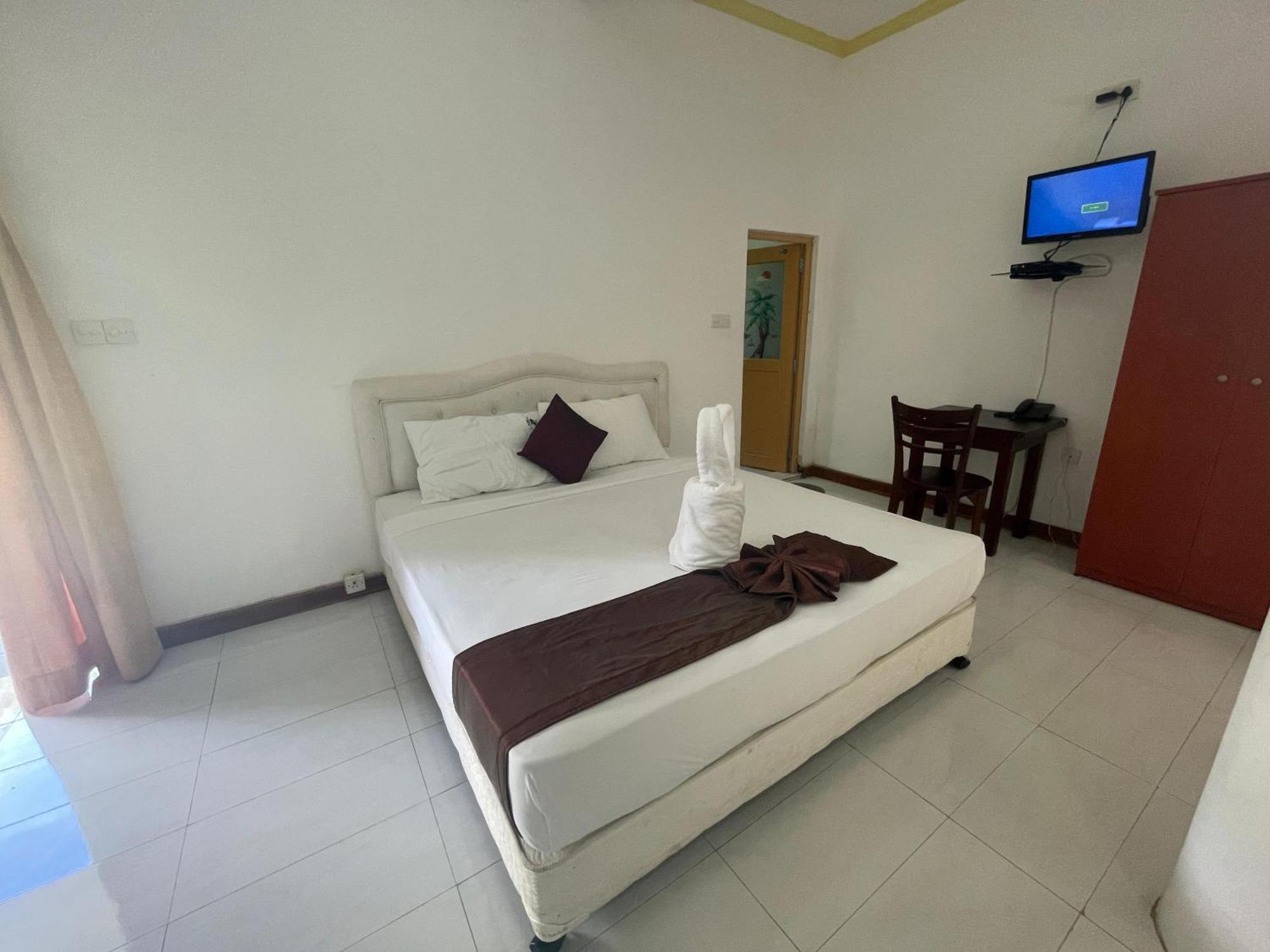 Hotel Sobana Lake Front Udawalawe Exterior foto